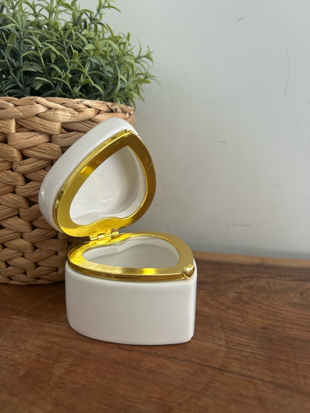 Heart Shaped Trinket Box Hinged Jewelry Gift Box White Ceramic Dish with Lid 3”